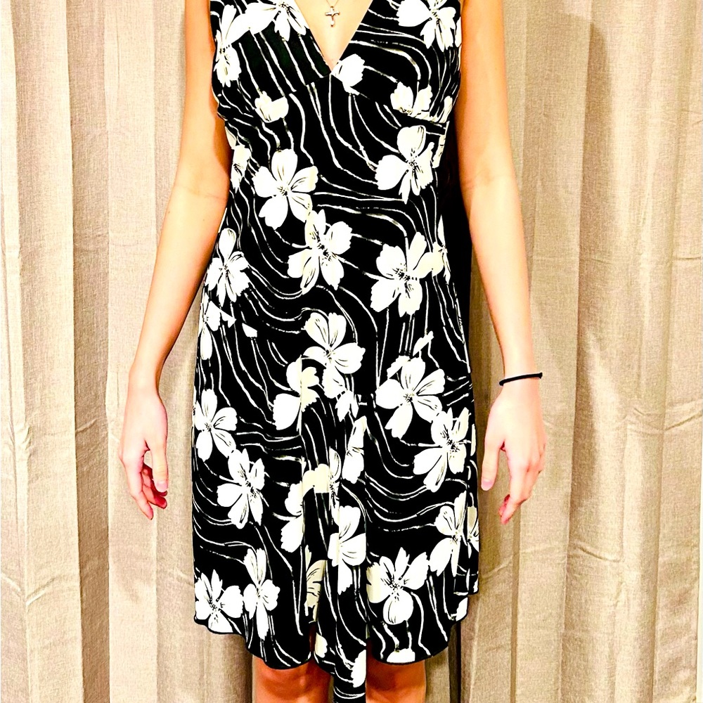 Black and white summer halter‎ dress in great condition.